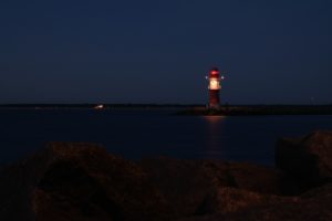 lighthouse-892692_1280